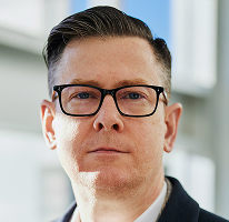 Portrait d'Alexander Hughes, directeur général d'une plateforme de trading en cryptomonnaies