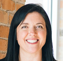 Portrait de Sophie Hartwell, responsable de l'équipe du service client
